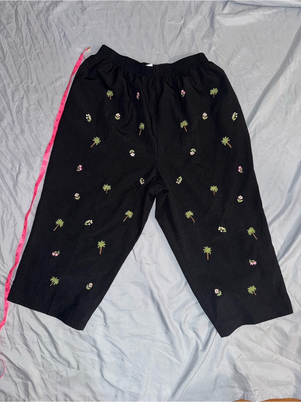 BonWorth Women’s Black Embroidered Palm Capri Pants